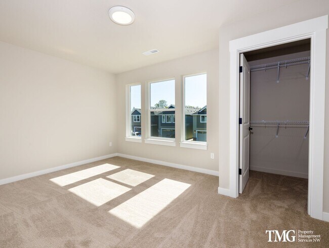 Building Photo - Brand New 3 Bed 2.5 Bath Ridgefield Home Offering