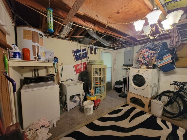 Building Photo - 3340 Beacon Square Dr