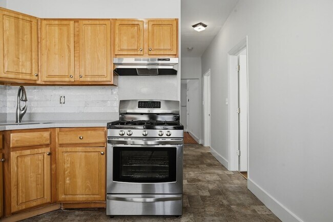 Building Photo - 16 Vreeland Terrace