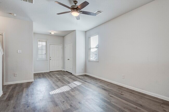 Building Photo - 5011 Blue Jacaranda Wy