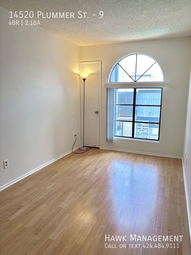Building Photo - 14520 Plummer St