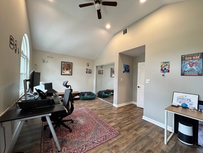 Building Photo - 1031 N Keeler Ave