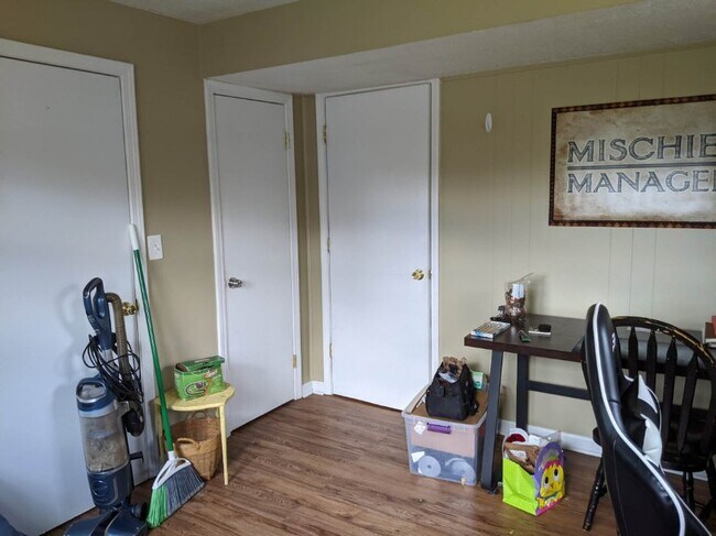 Building Photo - 4105 Laurelwood Ave