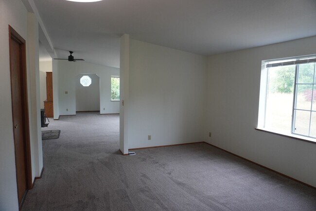 Building Photo - 18109 NE 25th Ave