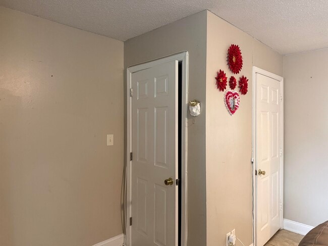 Building Photo - 2000 Greens Blvd