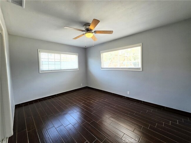 Building Photo - 221 E Maple St