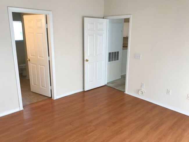 Building Photo - 3563 Conroy Rd