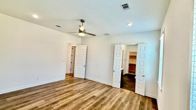 Building Photo - 5695 Pleasant Pk Pl