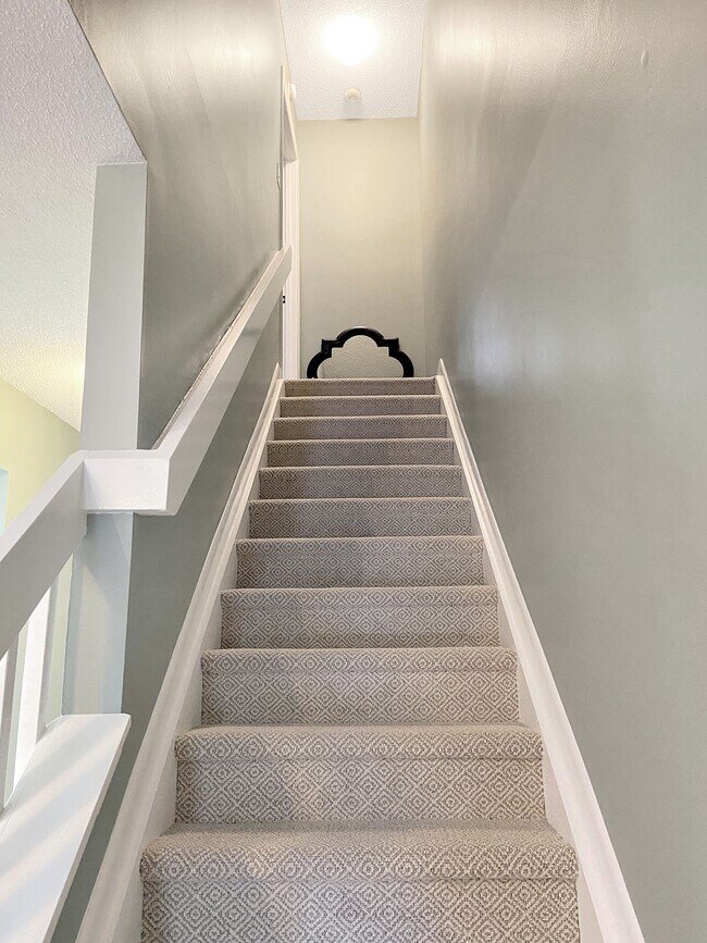 Building Photo - 1575 Ivy Trce