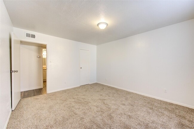 Building Photo - 10202 Forum Park Dr