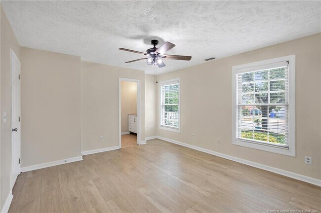 Building Photo - 1931 Daphne Cir