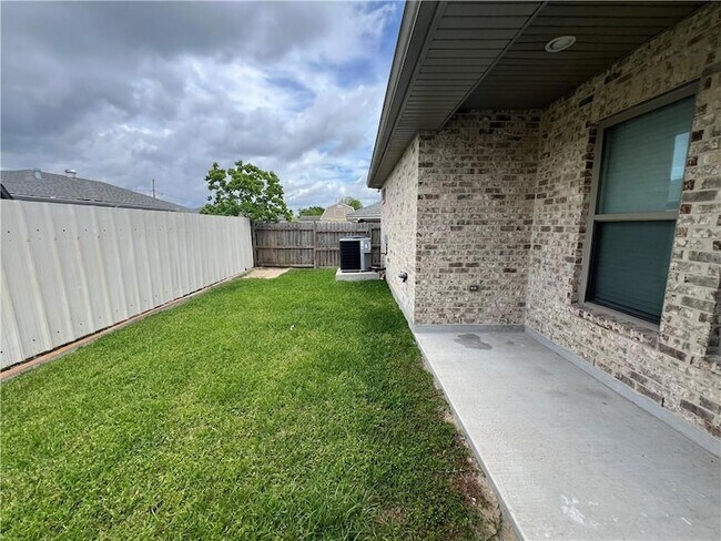 Building Photo - 2708 Volpe Dr