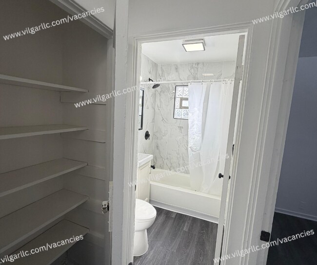 Building Photo - FOR RENT — SPACIOUS 3 BED / 1 BATH HOME