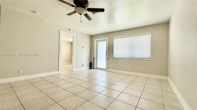 Building Photo - 320 Holloway Dr