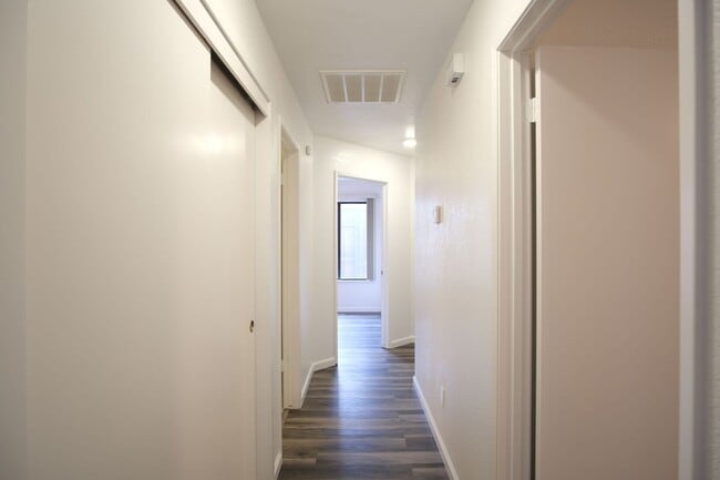 Building Photo - Stunning 3-Bedroom 2-bathrooom in the vibrant city of Modesto