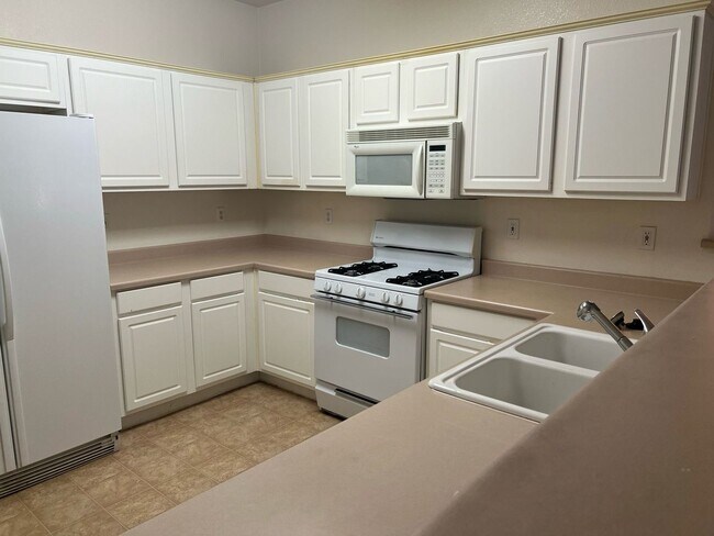 Building Photo - Summerlin Condo
