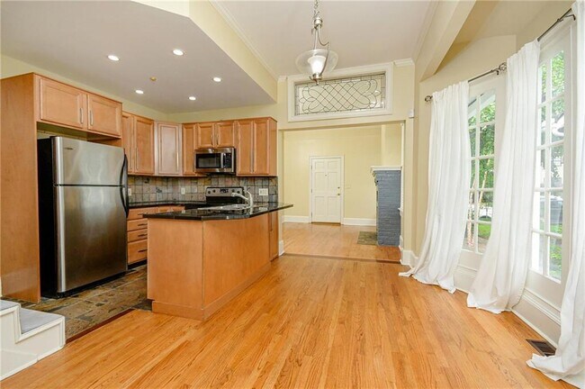Building Photo - 327 4th St NE