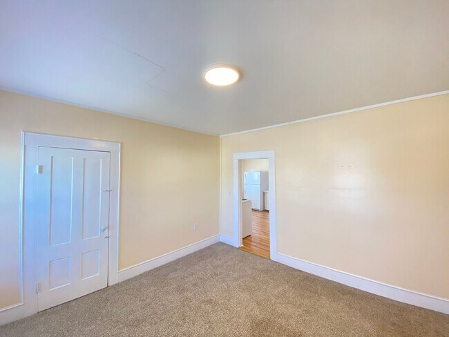 Building Photo - 26 High St