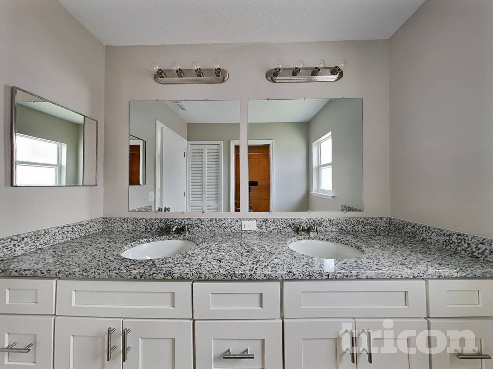 Building Photo - 1708 Meadow Pond Way