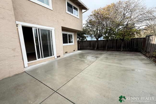 Building Photo - Remodeled 2BR/2.5BA Duplex with 2-Car Garage in San Mateo