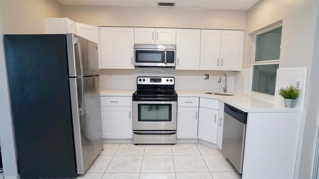 Building Photo - 5908 NW 81st Ave