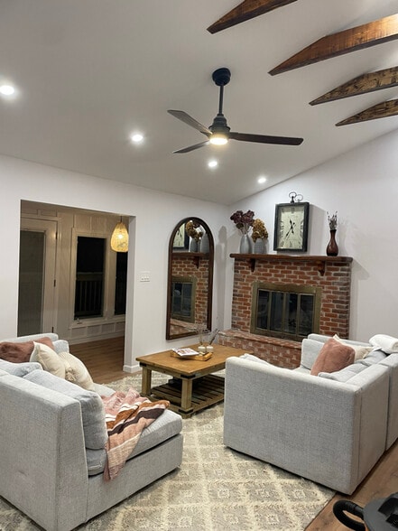 Building Photo - 189 Eagle Pass Rd