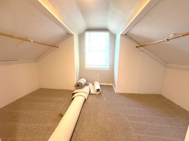 Building Photo - Recently Renovated 3-Bedroom Home in South City!