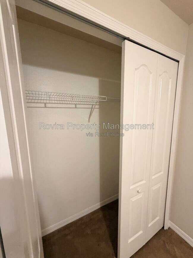 Building Photo - 175 Ridgebrook Ct