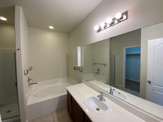 Building Photo - Beautiful 3 Bedroom Single Story Home Available Near Northern Blvd NW & Rainbow Blvd NE!