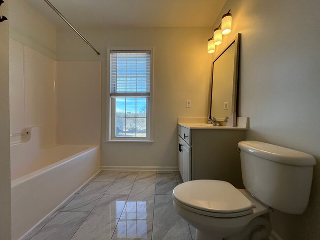 Building Photo - Beautifully renovated home!