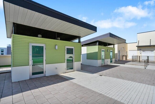 Building Photo - 1208 E Kennedy Blvd