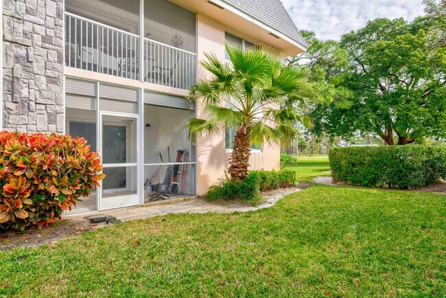 Building Photo - 18081 SE Country Club Dr