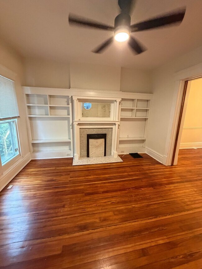 Building Photo - 297 Reinhard Ave