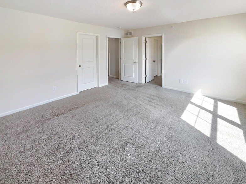 Owner's Suite Bedroom - 6964 Huckleberry Dr