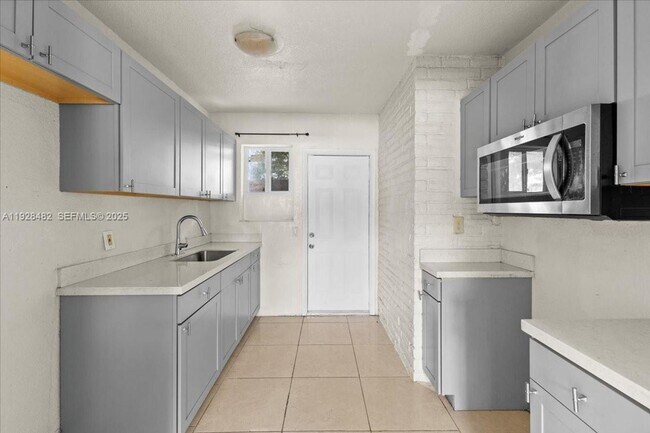 Building Photo - 140 NW 198th St