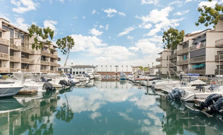 Building Photo - 9125 Marina Pacifica Dr N