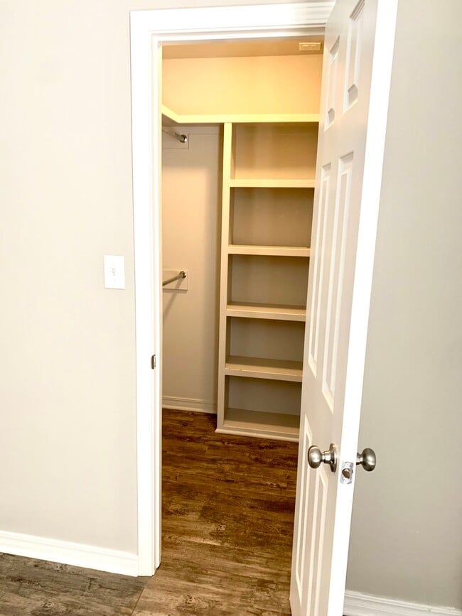 Building Photo - 2 Bed 2 Bath Duplex!