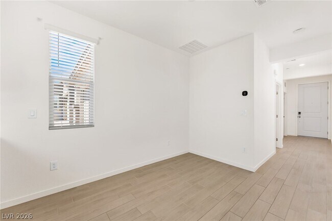 Building Photo - 9398 Noble Fir Rdg Ave