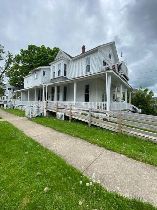 Building Photo - 56 Amm St