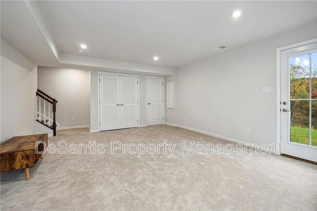 Building Photo - 416 Scharberry Ln