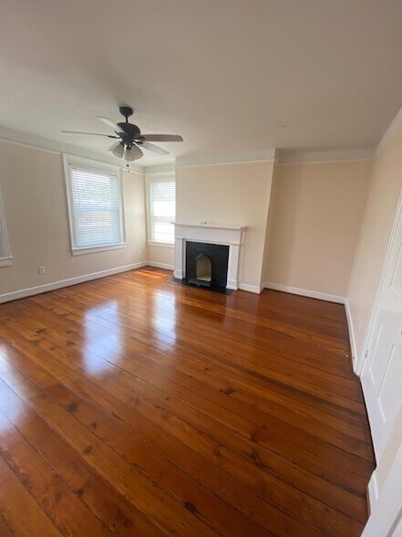 Bedroom - 32 E Taylor St