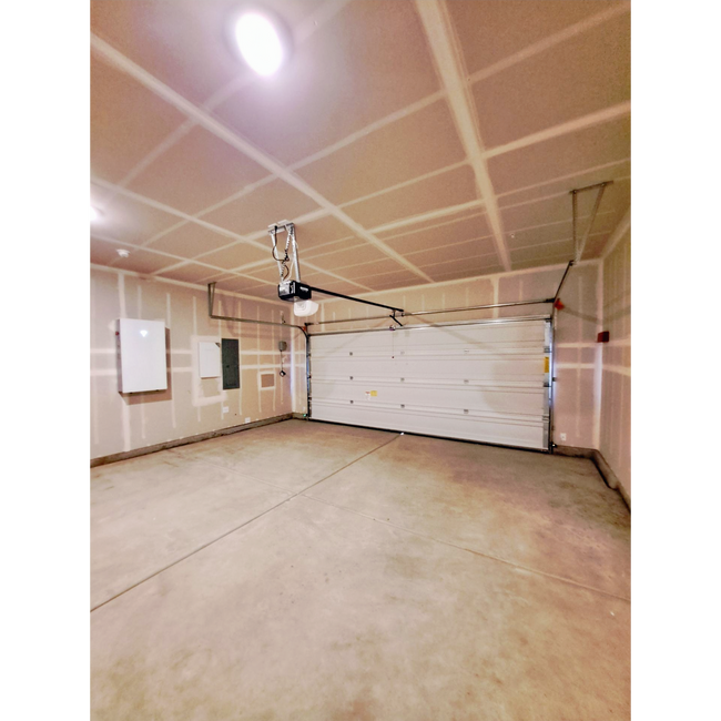 Building Photo - Stunning 3-Bedroom Single-Level Home in Fresno with Solar!