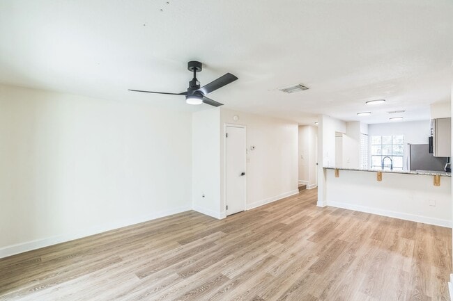 Building Photo - 1240 Dovehill Dr