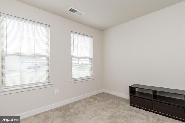 Building Photo - 10605 Brewerton Ln