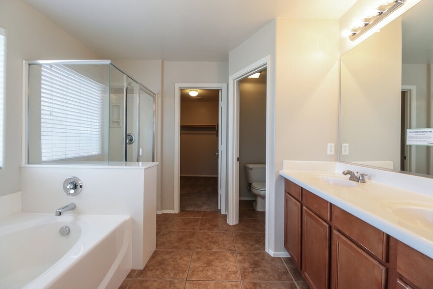 Building Photo - 960 N 168th Dr