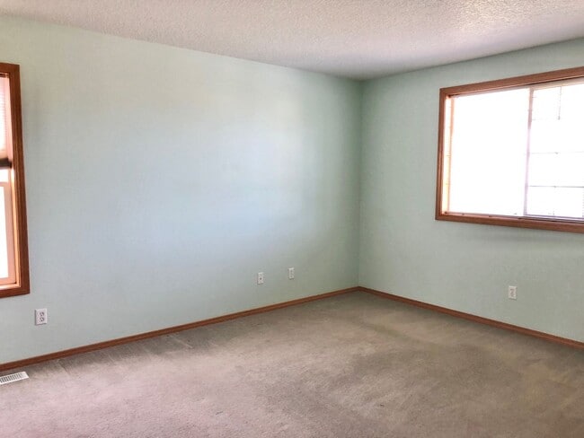 Building Photo - Spacious 4-Bedroom House in North Newberg near park and schools