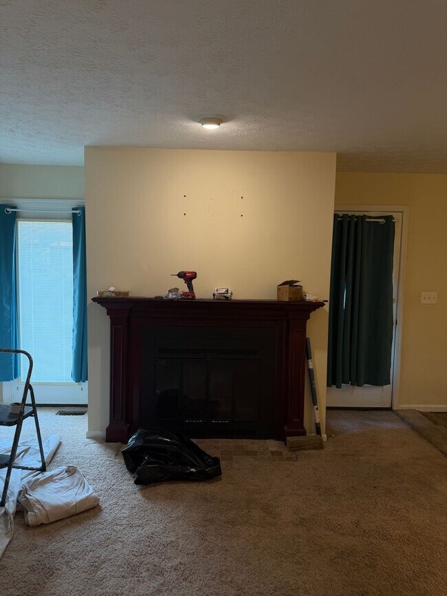 Building Photo - 2 bedroom duplex