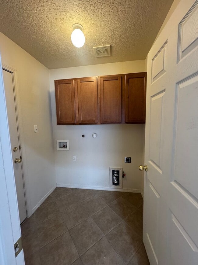 Building Photo - 3 bed 2 bath home in Huning Ranch