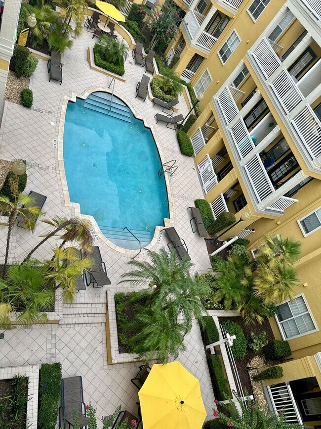 Building Photo - FULLY FURNISHED with King Bed-Pool View 1b...