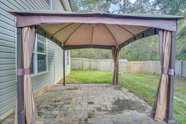 Building Photo - Season’s Savings! Spacious 5BR Near NAS – ...